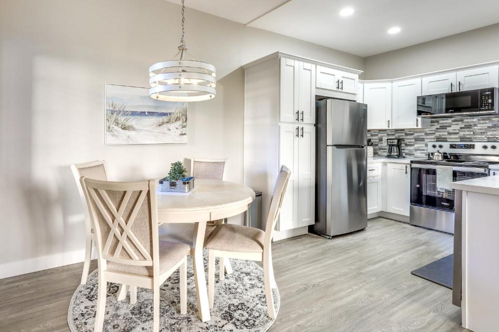 Sunny San Diego Condo with Pool Access Near Wineries